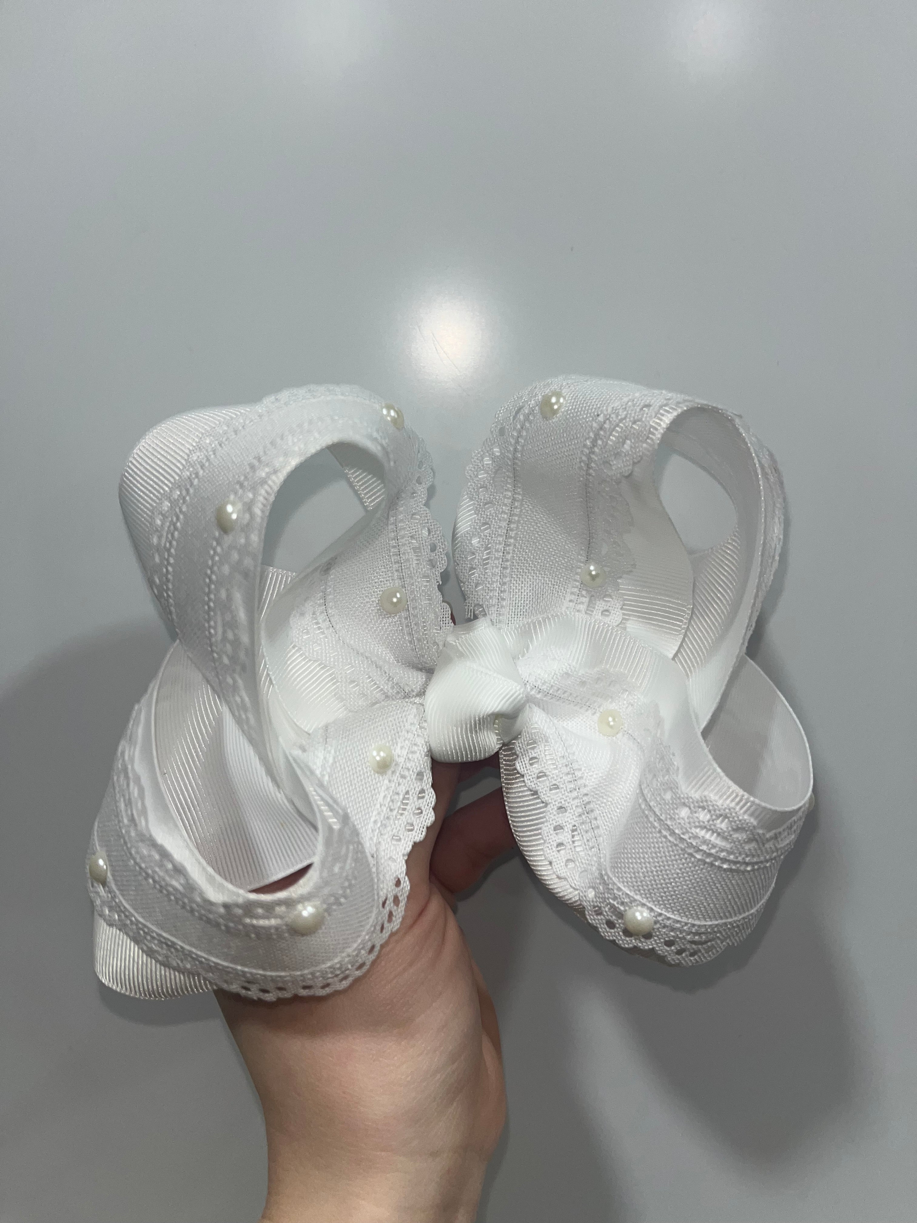White Scalloped Bow with Pearls